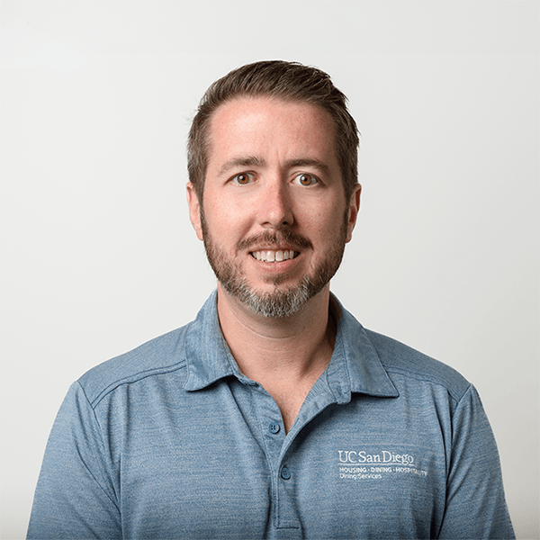 Derek Holl Headshot